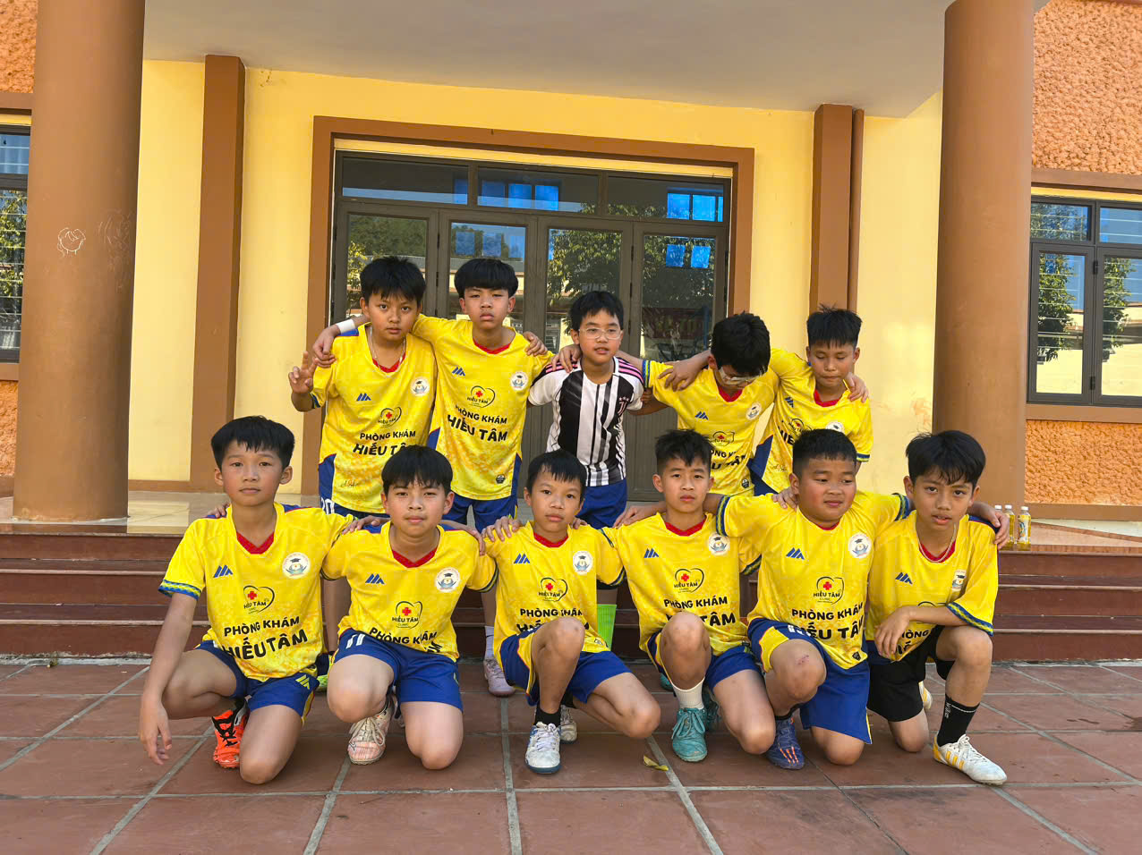 ĐỘI BÓNG TRƯỜNG TIỂU HỌC TÔ VĨNH DIỆN THI ĐẤU XUẤT SẮC  GIẢI BÓNG ĐÁ HỌC SINH PHƯỜNG ĐIỆN BIÊN PHỦ LẦN THỨ I