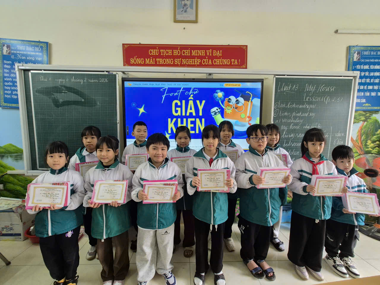 TRƯỜNG TIỂU HỌC TÔ VĨNH DIỆN TỔ CHỨC TRAO GIẢI CÁC CUỘC THI TRÊN MẠNG INTERNET CẤP TRƯỜNG