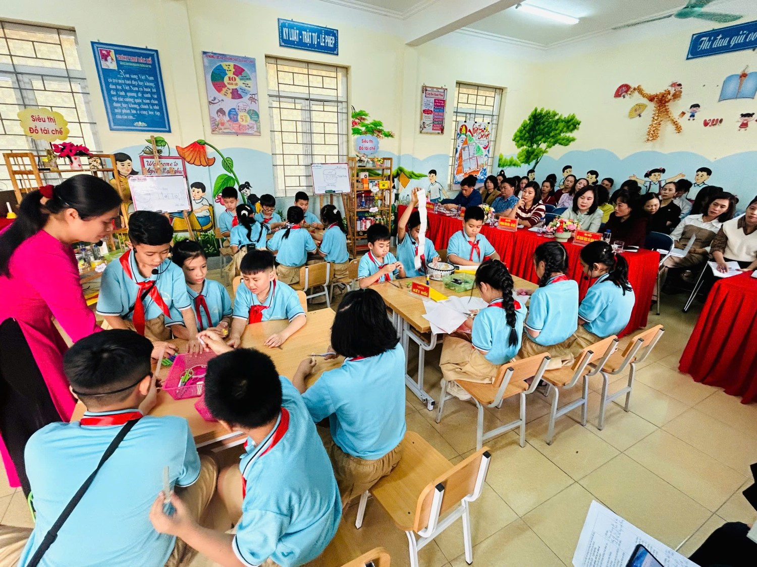 CỤM CHUYÊN MÔN SỐ 01 THỰC HIỆN SINH HOẠT CHUYÊN MÔN LẦN THỨ 3, TỔ CHỨC THÀNH CÔNG CHUYÊN ĐỀ – BÀI HỌC STEM VÀ THẢO LUẬN XÂY DỰNG KẾ HOẠCH LỒNG GHÉP CÔNG NGHỆ AI, KHUNG NĂNG LỰC SỐ TRONG GIẢNG DẠY.