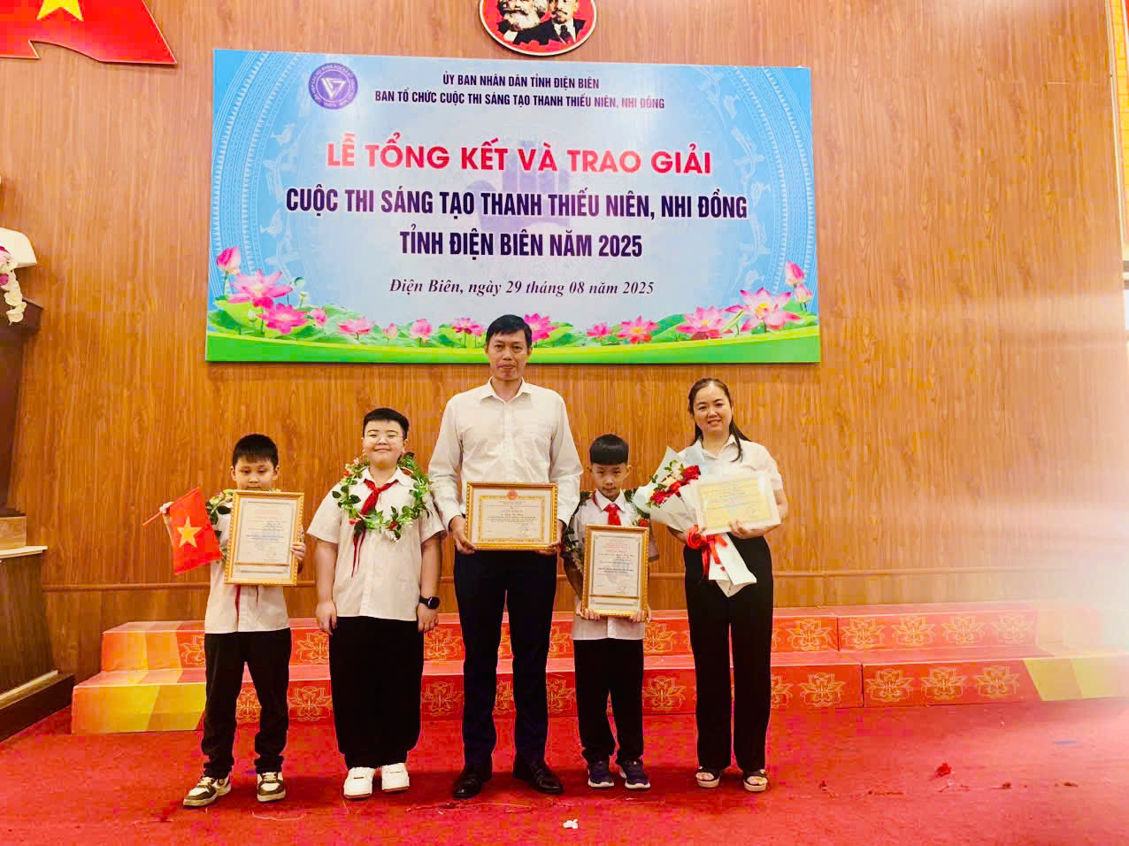 z6957758771425 a08cfcd0159e154415737341a01ab75c